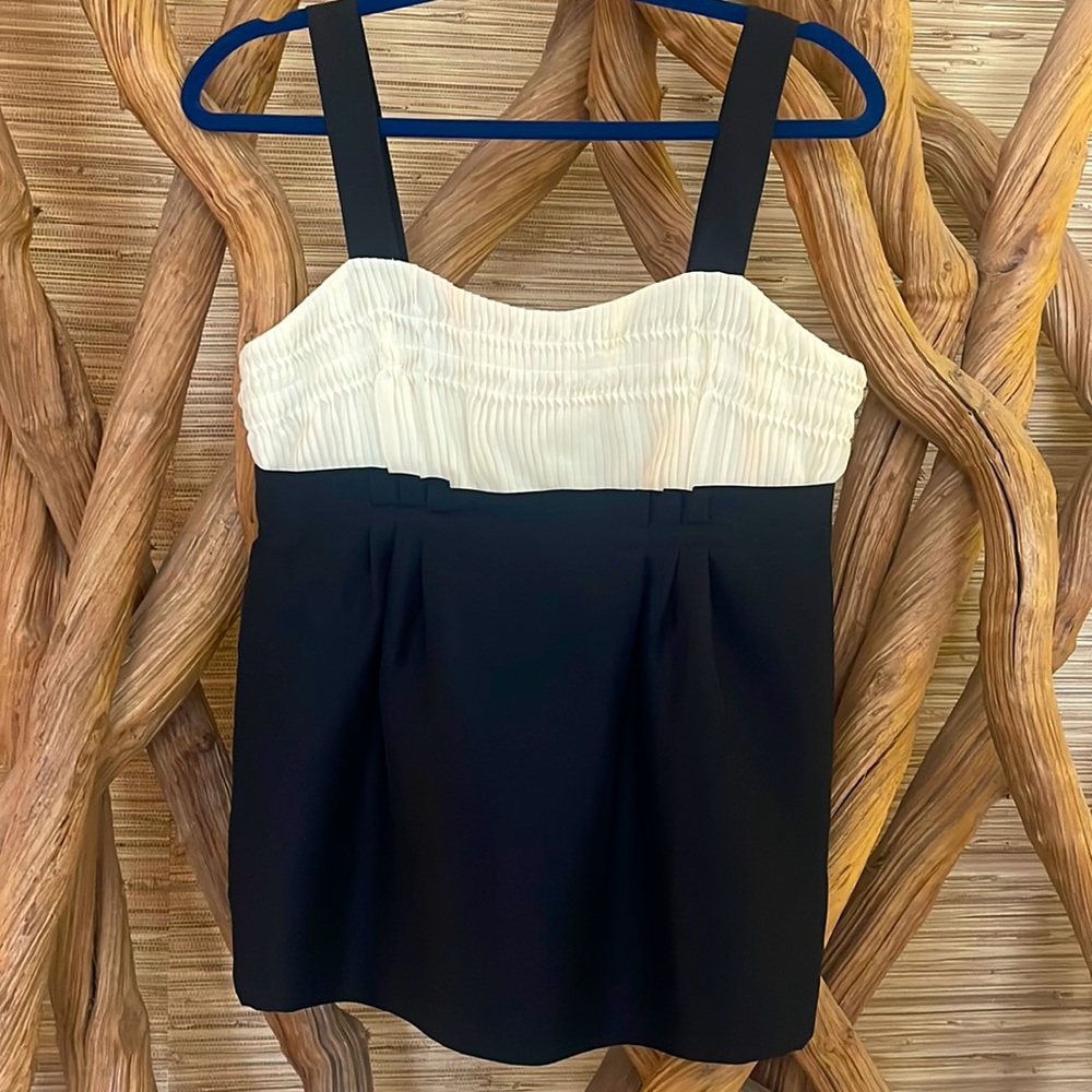 DVF Diane von Furstenberg 100% silk tuxedo blouse sz 6 black ivory top valentine